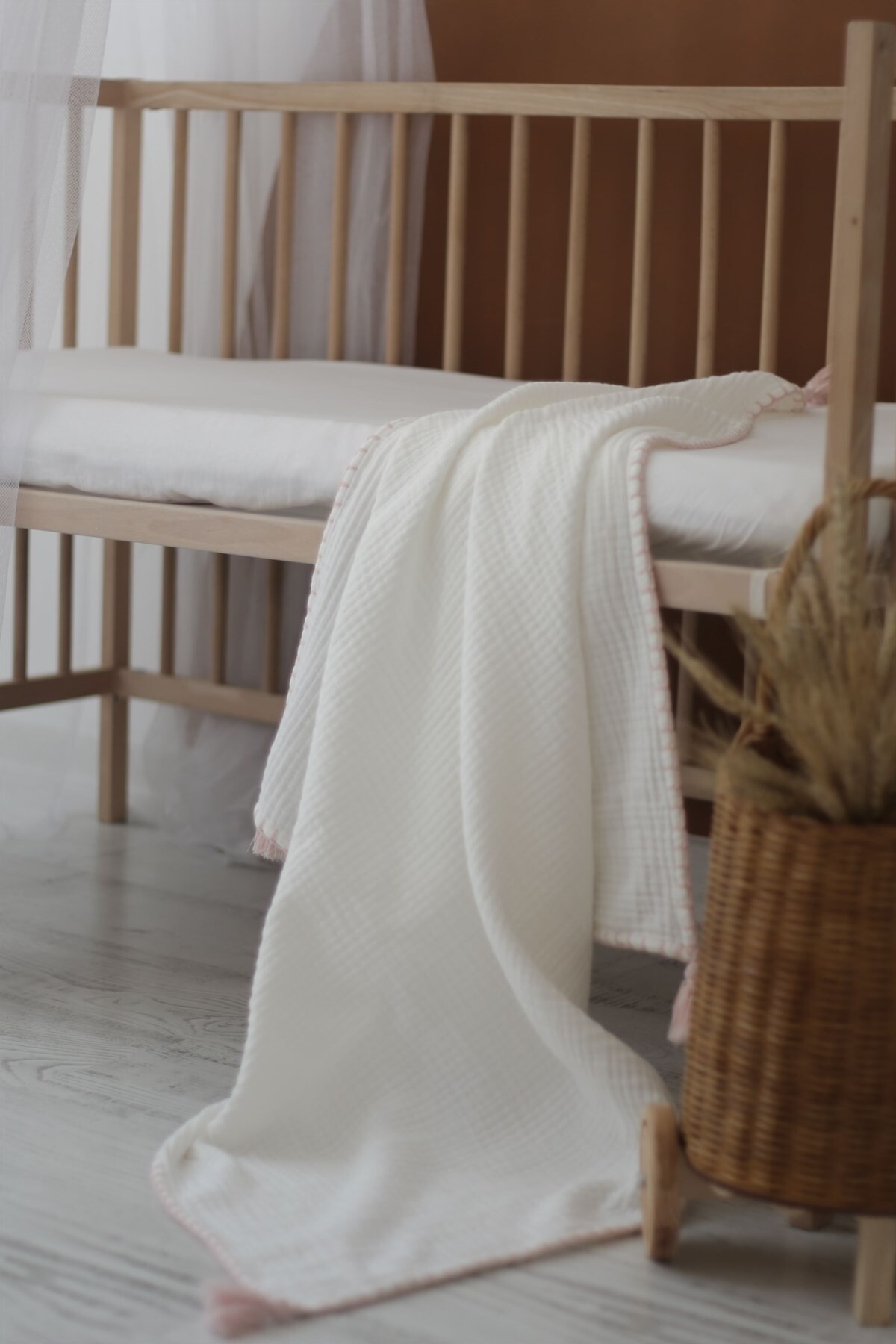 El İşlemeli 4 Katlı Müslin Bebek Örtüsü - Ekru / Pudra