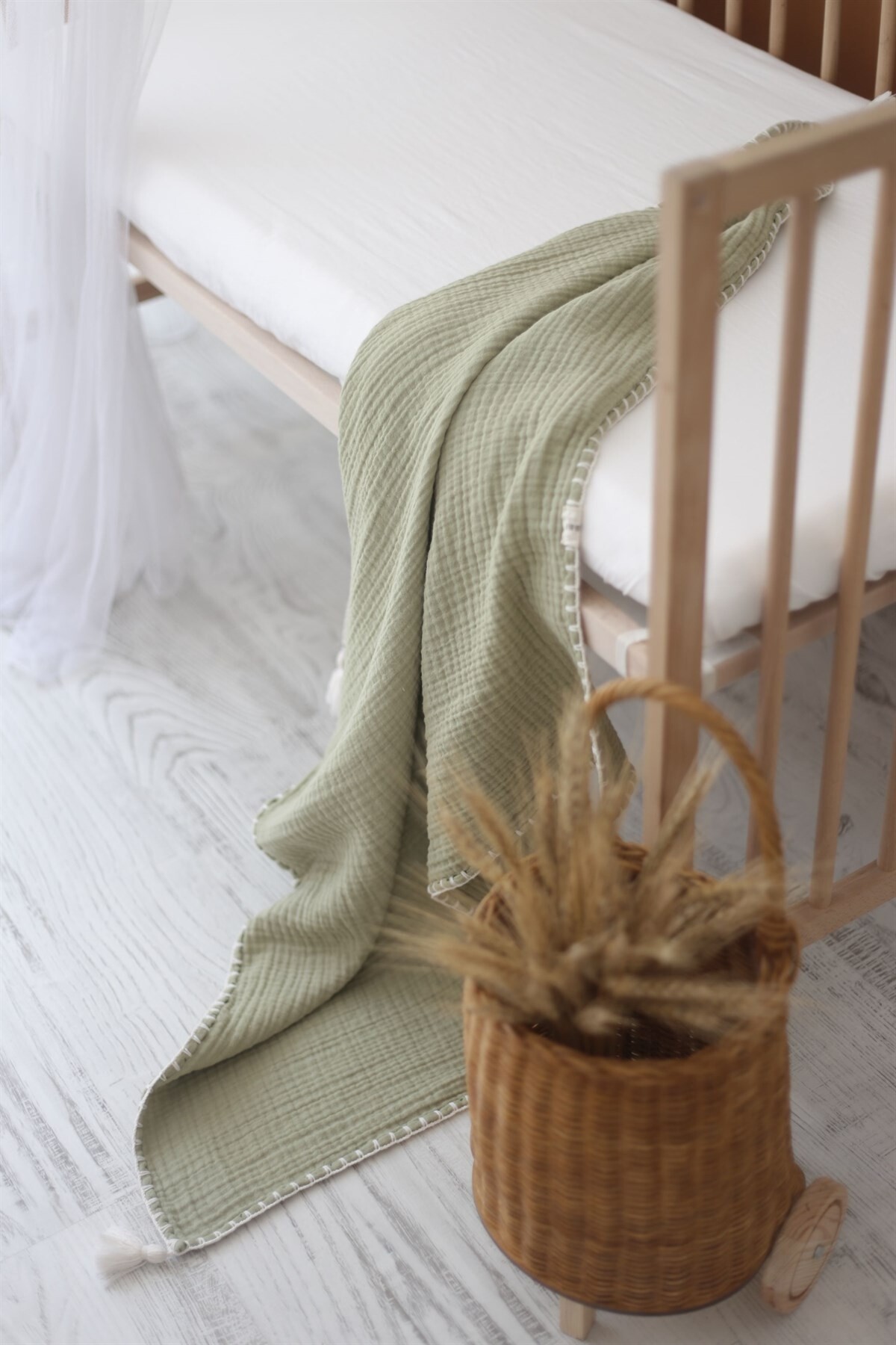 Hand Embroidered 4-Layer Muslin - Green/Ecru