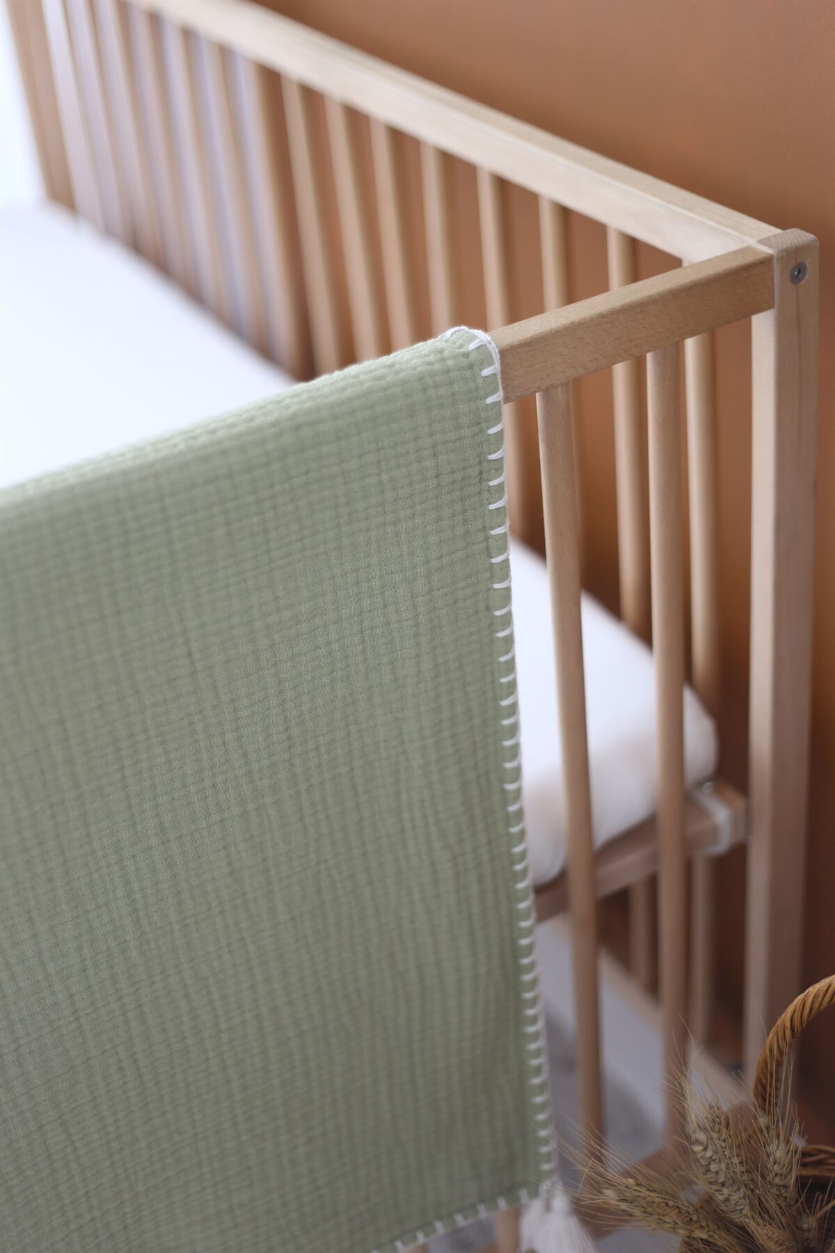 Hand Embroidered 4-Layer Muslin - Green/Ecru