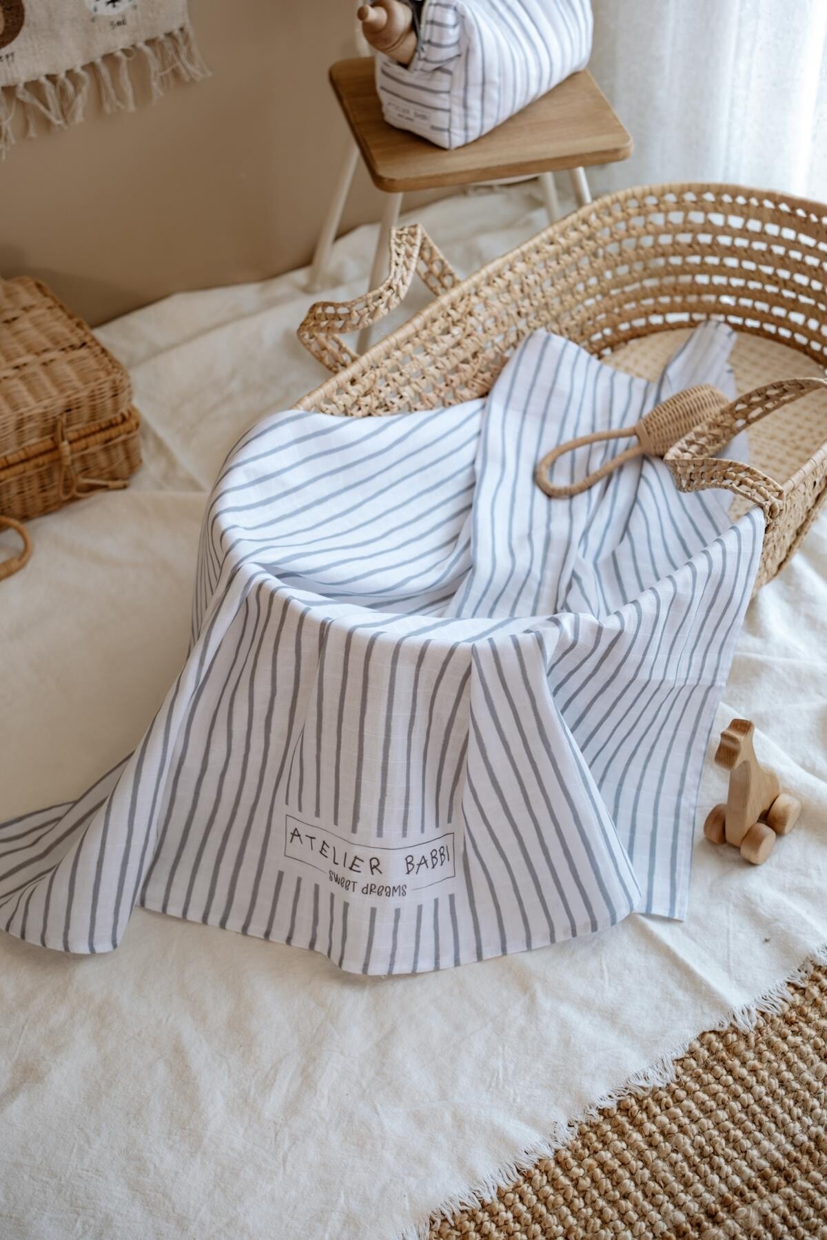 Çift Katlı Müslin Bebek Örtüsü - Gri Çizgili