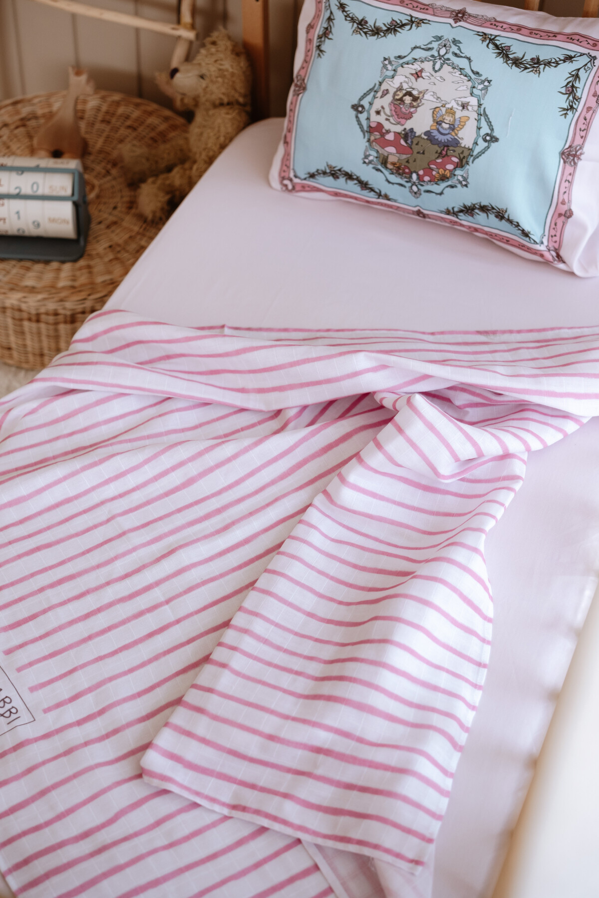 Çift Katlı Müslin Bebek Örtüsü - Pembe Çizgili