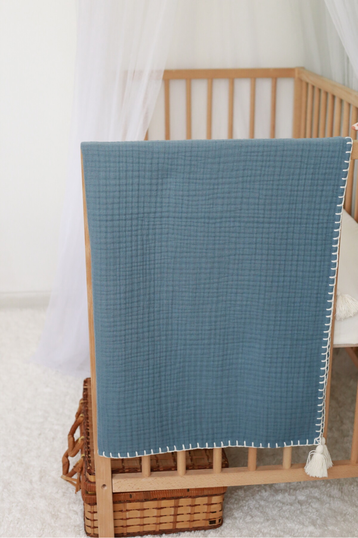 El İşlemeli 4 Katlı Müslin Bebek Örtüsü - İndigo / Ekru