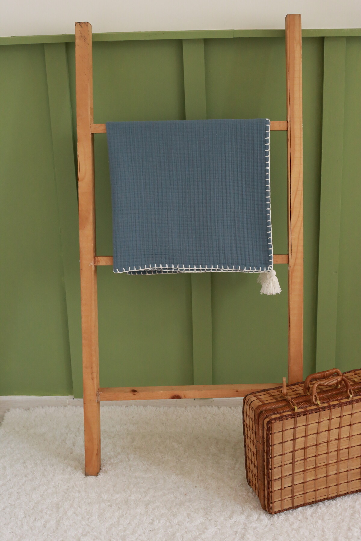 El İşlemeli 4 Katlı Müslin Bebek Örtüsü - İndigo / Ekru