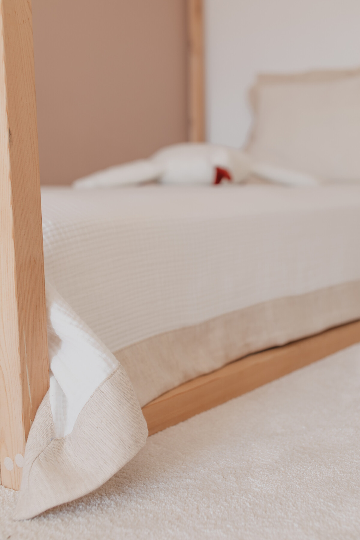 Keten Detaylı Müslin Bebek Pike Takımı - Ekru