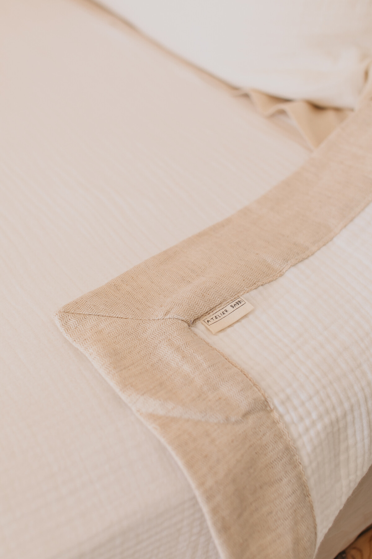 Keten Detaylı Müslin Bebek Pike Takımı - Ekru