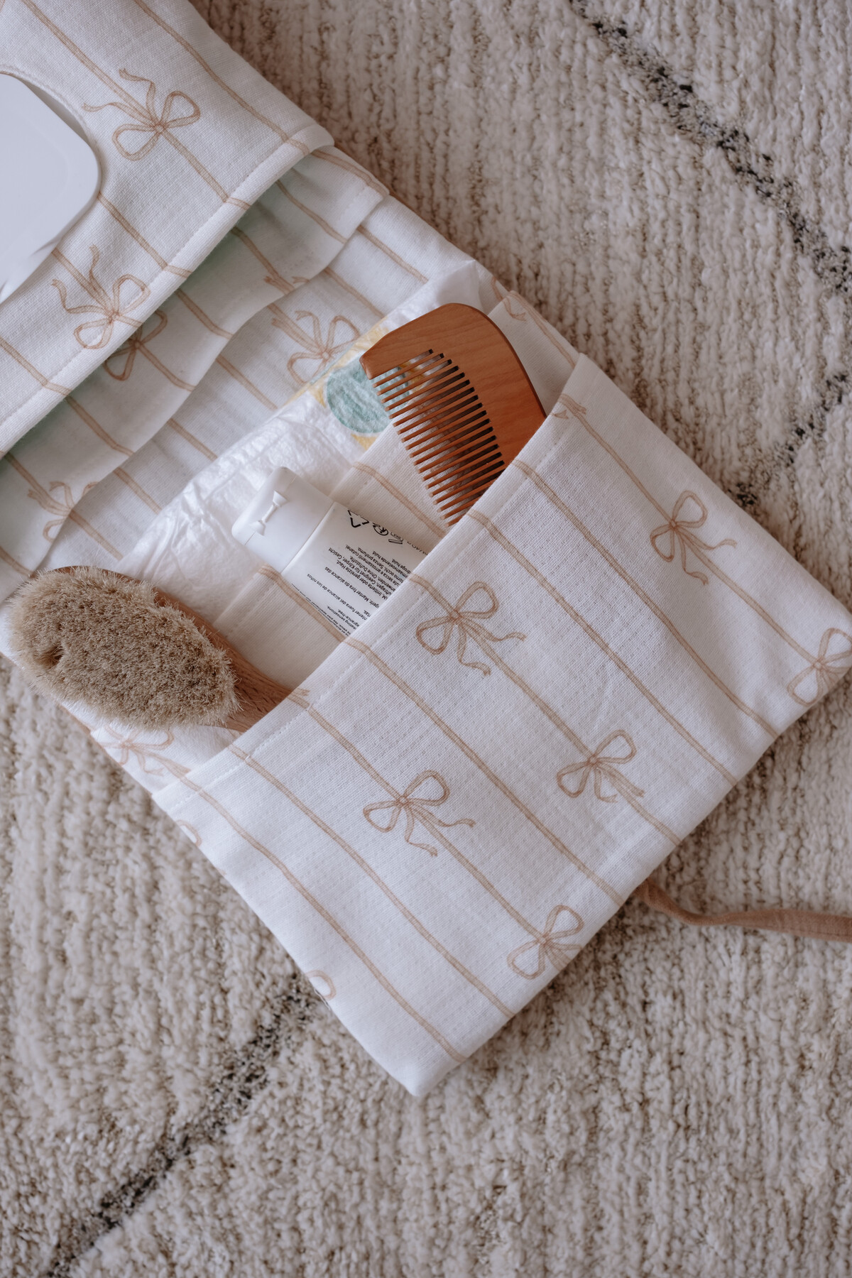 Wet Wipes & Diaper Bag - Ribbon / Beige