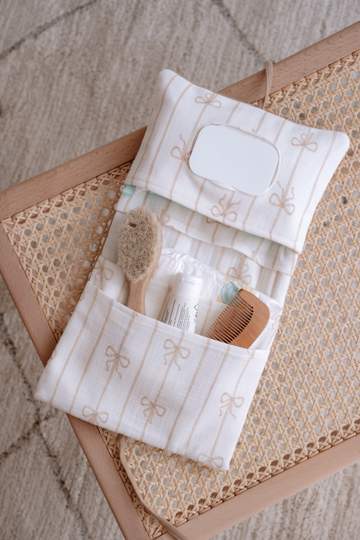 Wet Wipes & Diaper Bag - Ribbon / Beige