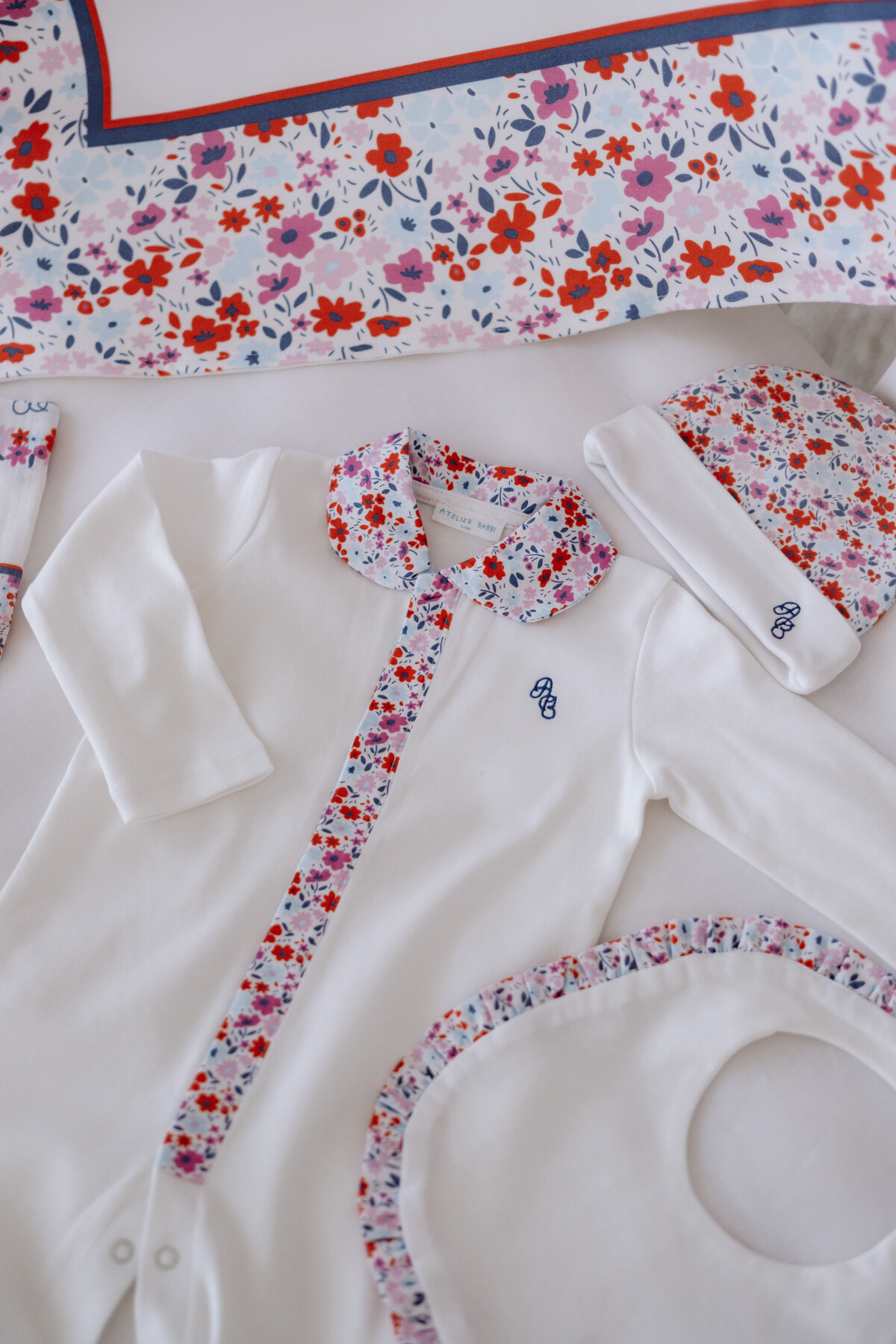 NEWBORN SET (4-PIECE) - TINY FLOWERS / RED