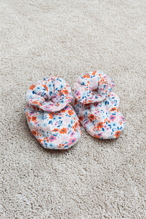 BOOTIES - TINY FLOWERS/RED