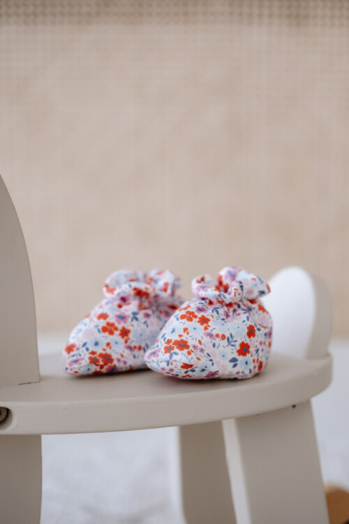 BOOTIES - TINY FLOWERS/RED