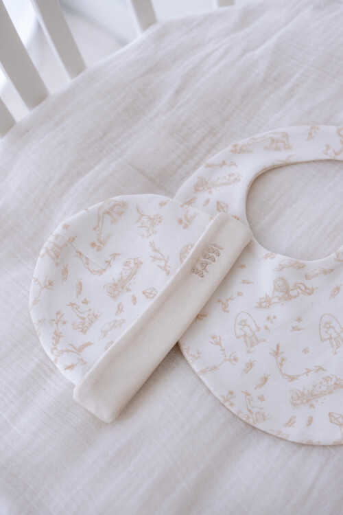 Newborn Bib & Hat Set - Toile De Jouy/Beige
